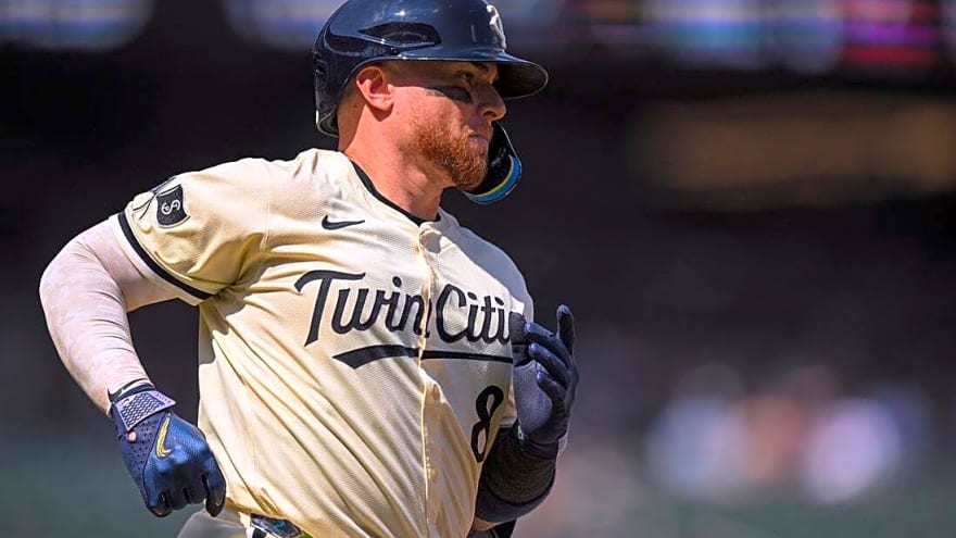 Twins reinstate C Christian Vazquez from injured list