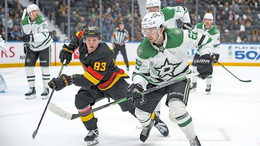 Stars crush Canucks for franchise-record 9th straight win