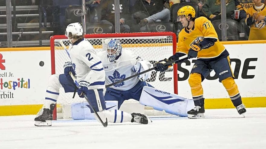 Predators score 3 third-period goals to down Maple Leafs