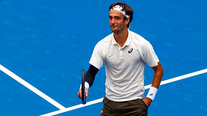 Italians continue strong runs at scorching Australian Open