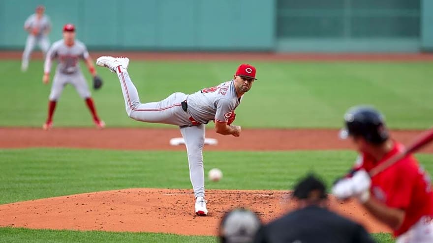 Christian Encarnacion-Strand&#39;s slam sends Reds past Red Sox