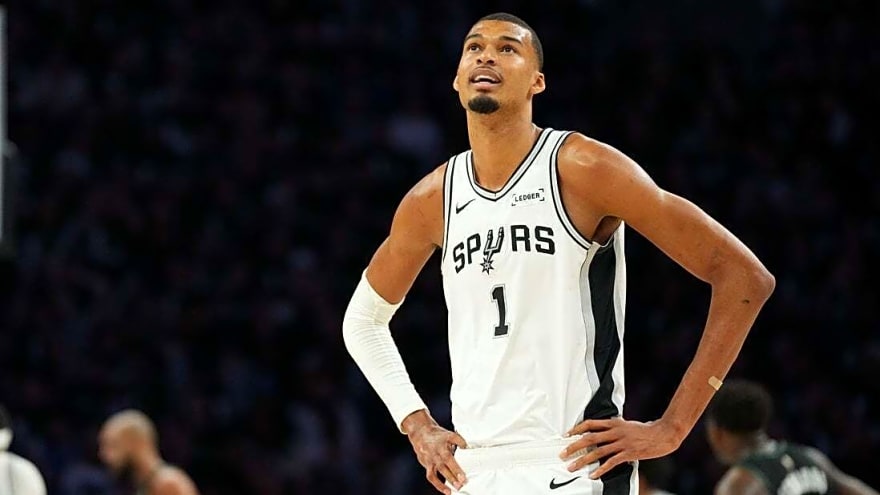 Spurs C Victor Wembanyama throws elbow, ejected from Game 4