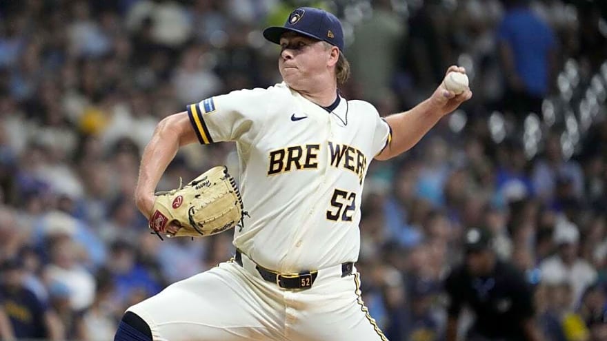Brewers tie club mark with 22 runs while blanking Mariners