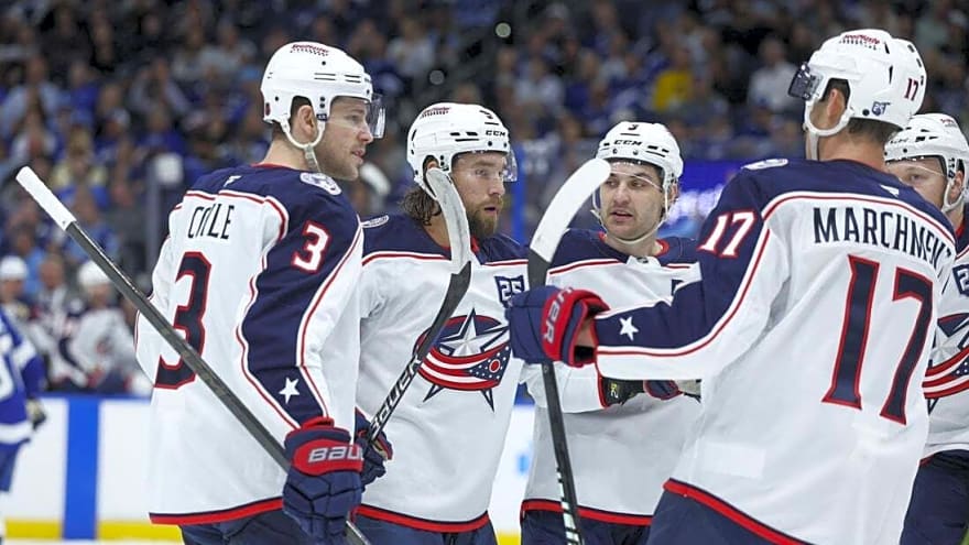 Conor Garland records another 2-goal outing as Jackets down Lightning