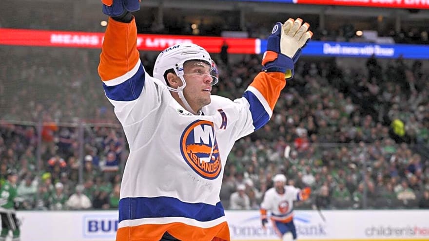 Islanders host reeling Blues after triumphant trip