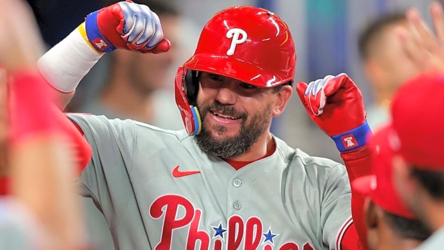 Kyle Schwarber&#39;s late HR lifts Phillies over Marlins