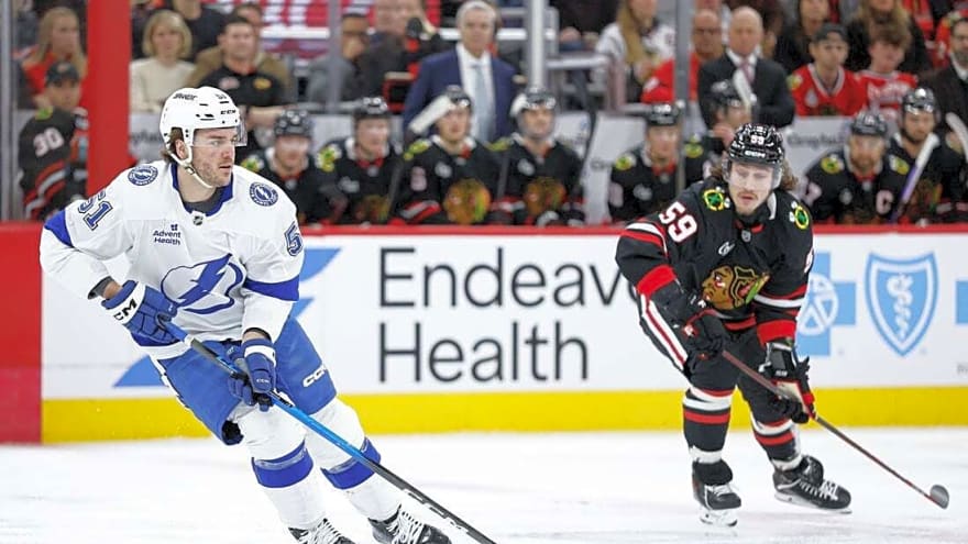 Lightning's point streak reaches 15 with shootout win over Blackhawks