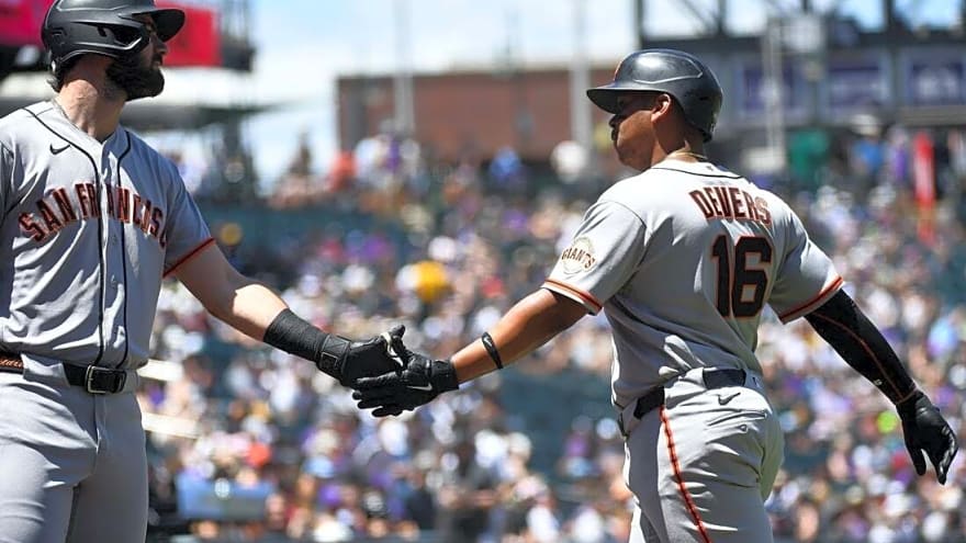 Giants break out of skid in big way, crush Rockies