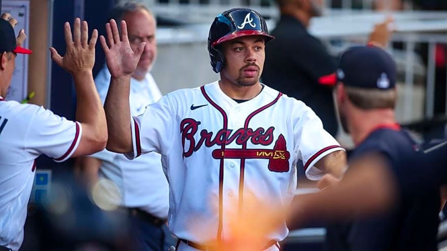 Braves' big eighth inning tops Padres' rally in ninth