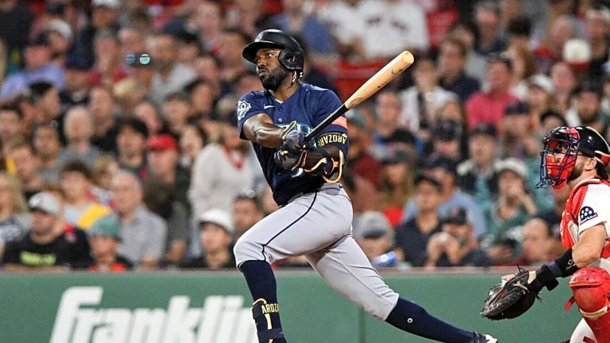 Red Sox overcome late deficit, edge Mariners in 10 innings