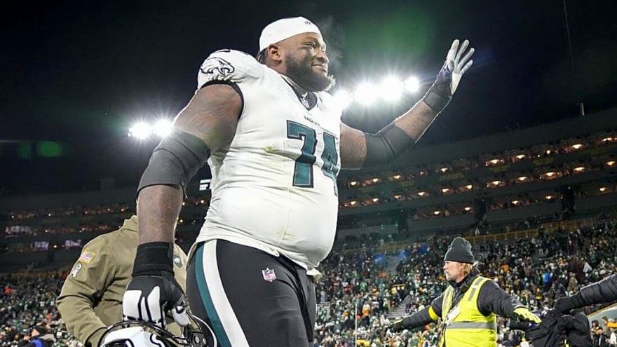 Reports: Eagles re-sign OT Fred Johnson