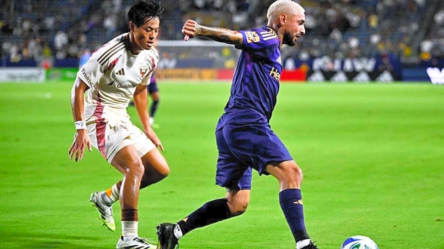 Galaxy get another win, edge D.C. United