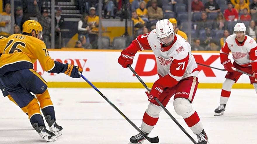 Red Wings hang on to win Monday matinee over Predators