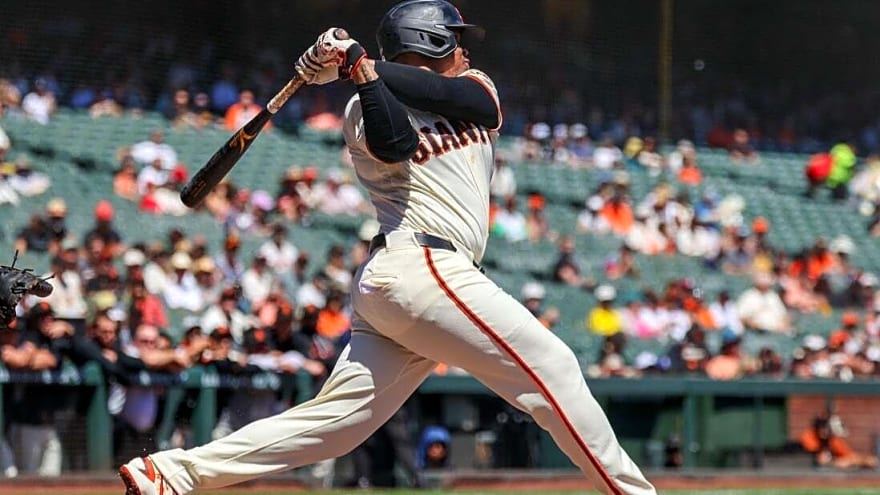 Reds complete furious 9th-inning rally to upend Giants