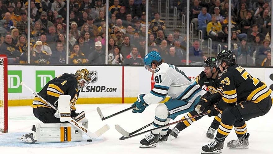 Sharks grab big lead, end Bruins' home win streak at 13