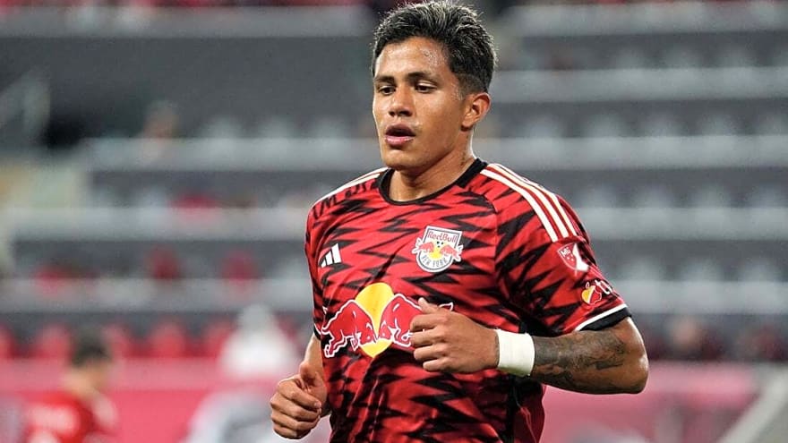 CF Montreal acquire M Wiki Carmona from Red Bulls