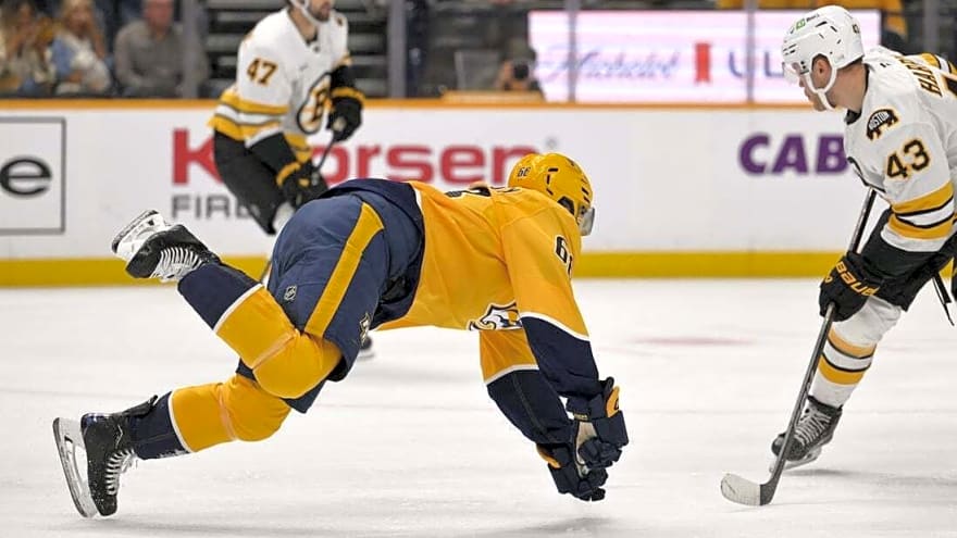 Predators score 4 in 2nd period to beat Bruins
