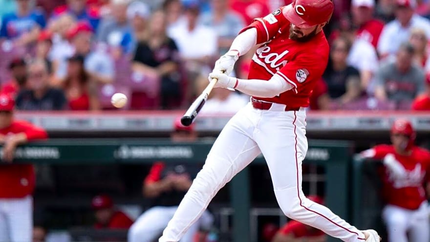 Reds blank Cubs 1-0, forge tie for 3rd NL wild-card spot