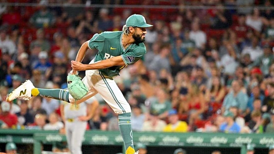After rare loss, Red Sox add RHP Seth Martinez to bullpen
