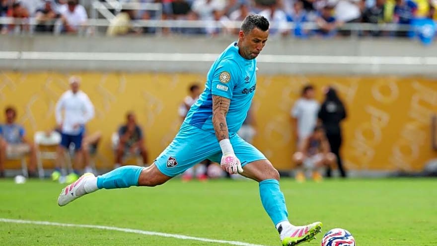 Fluminense stand between Chelsea and another major final