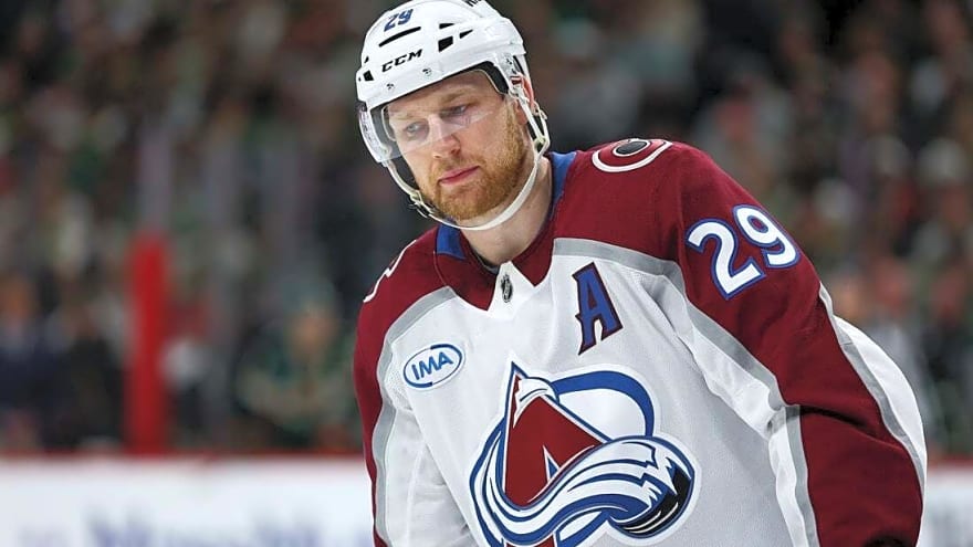 Avs' Nathan MacKinnon bloodied, exits Wild game