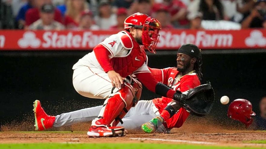 Reds score two in the ninth for their third straight win