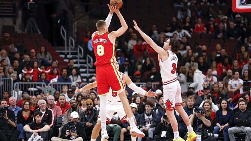 Bulls hold off Hawks to stay unbeaten to start season