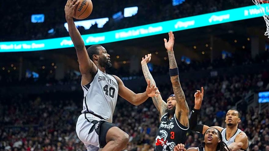 4th-quarter rally sends Spurs past Raptors for 10th straight win