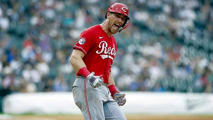 Reds hold off White Sox to take series