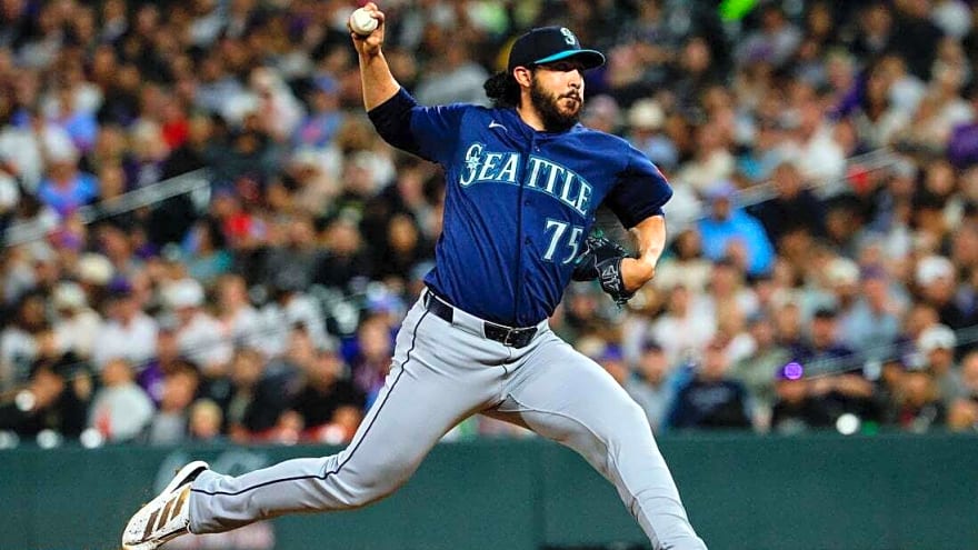 Mariners exercise Andres Munoz's 2027 option, decline two others