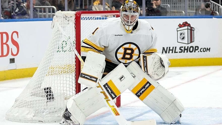 Jeremy Swayman stops 44 shots as Bruins sweep Islanders