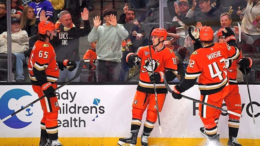 Ducks closing in on division title, but can't overlook Canucks