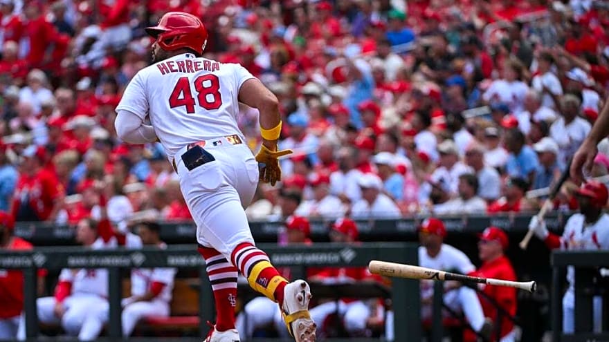 Cardinals erupt for 8 runs vs. Reds to win first game of doubleheader