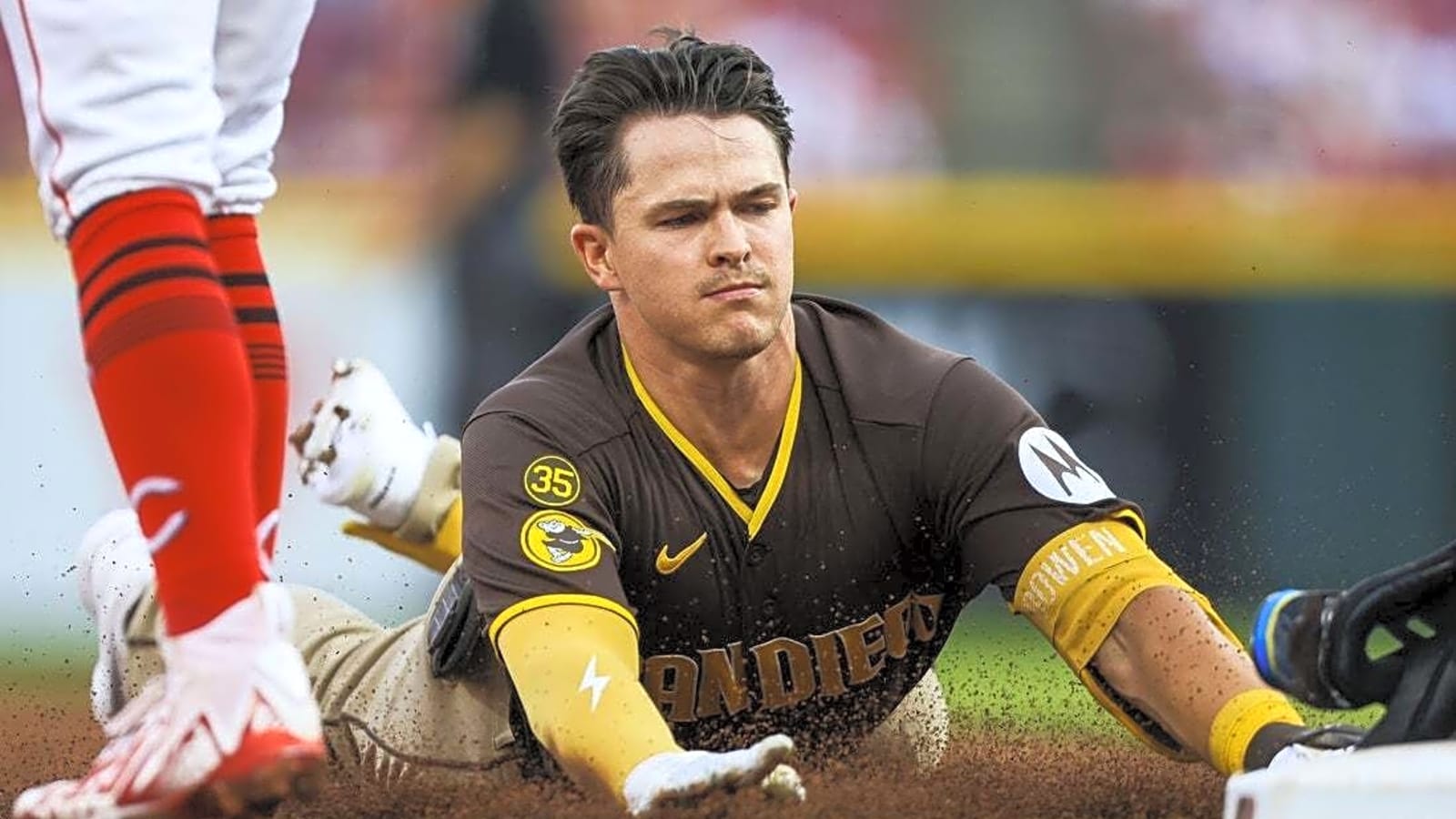Reds lean on rookies to edge visiting Padres