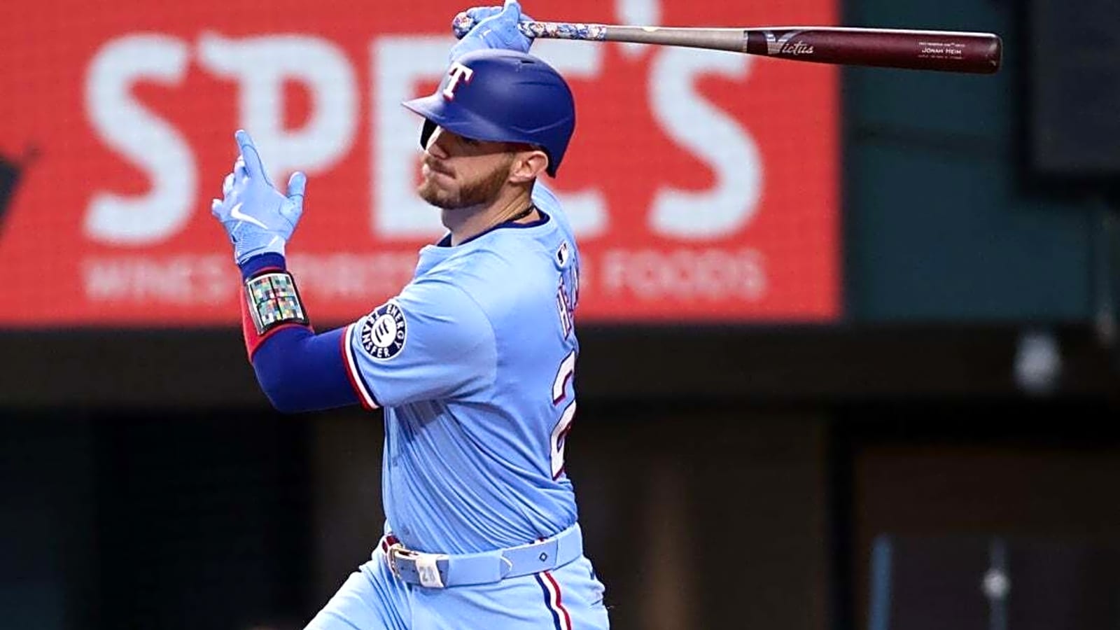 Rangers dispatch Braves for sixth straight win