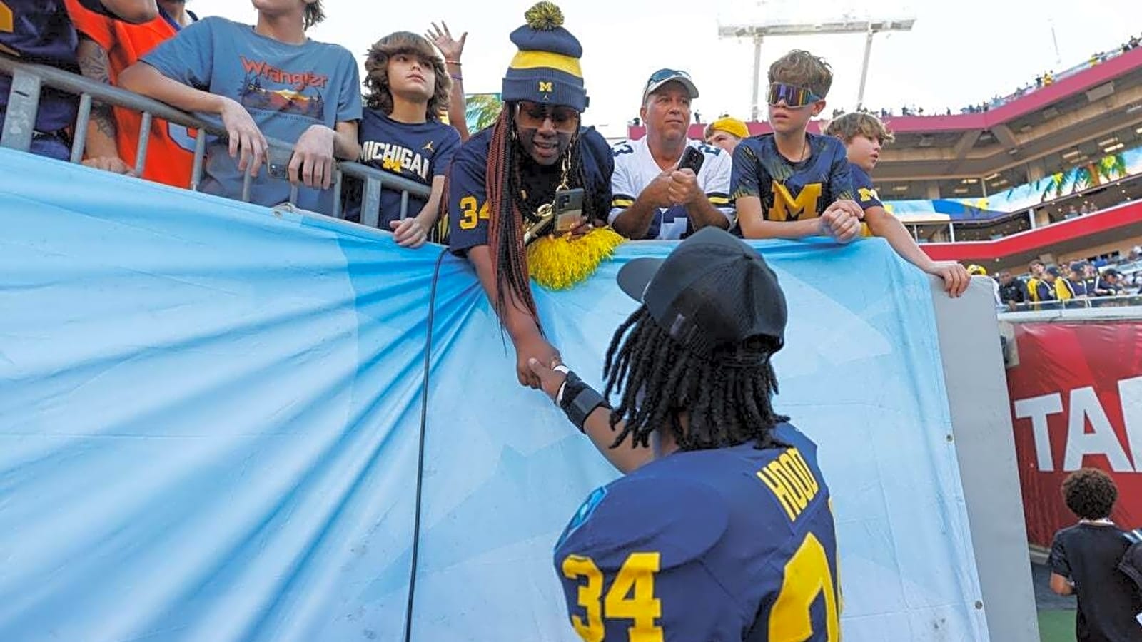 Four-star WR Zion Robinson commits to Michigan