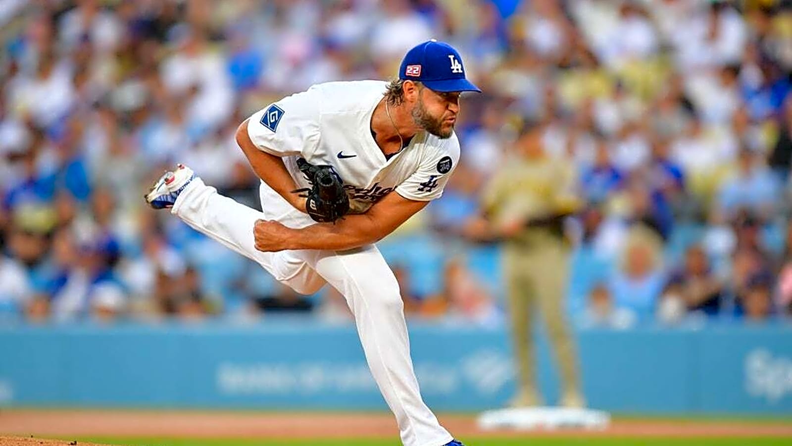 Clayton Kershaw, winner of 4 in row, looks to lead Dodgers over Reds
