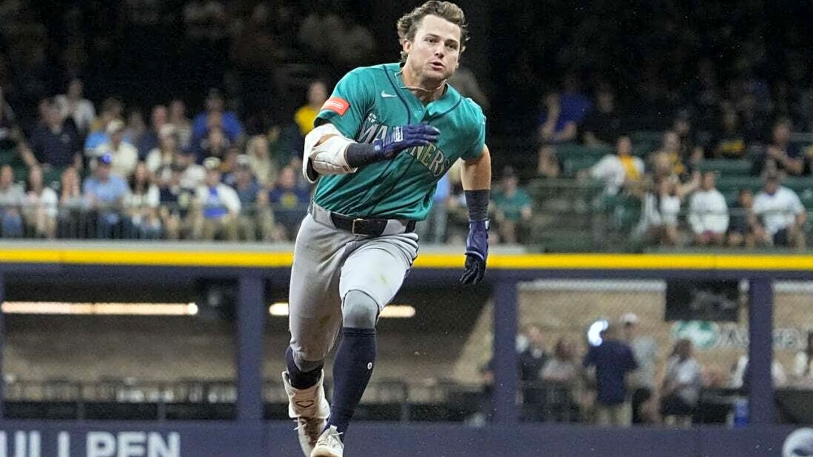 Mariners bring 'urgency' into series finale vs. Brewers