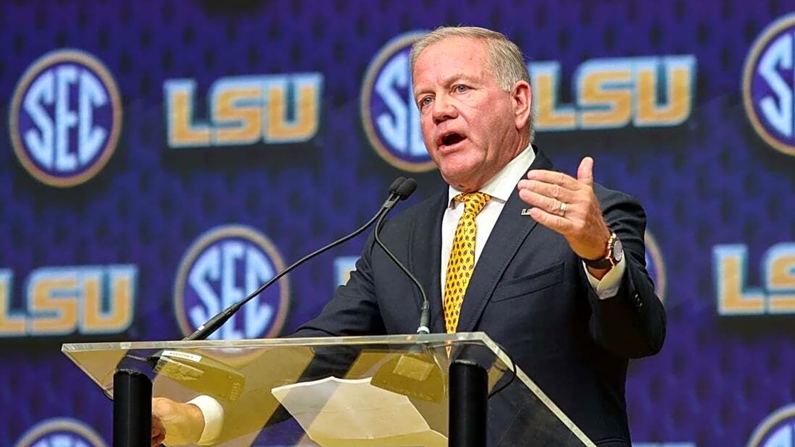 Brian Kelly: Transparency, consistency key for college sports&#39; future