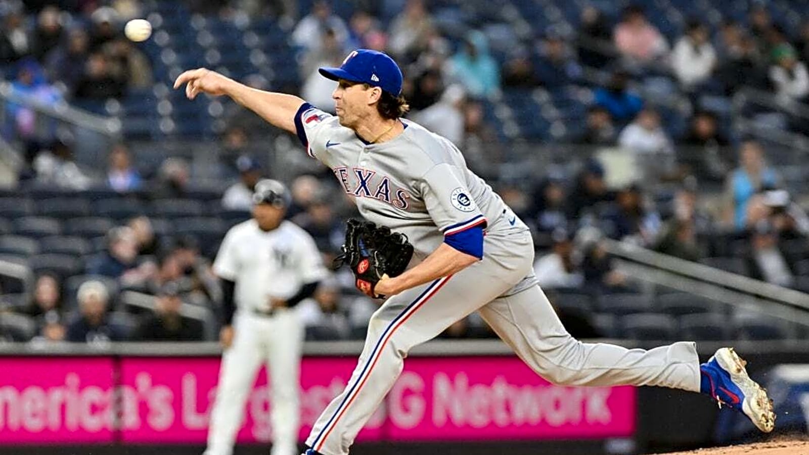Rangers&#39; Jacob deGrom out to keep rolling vs. Pirates