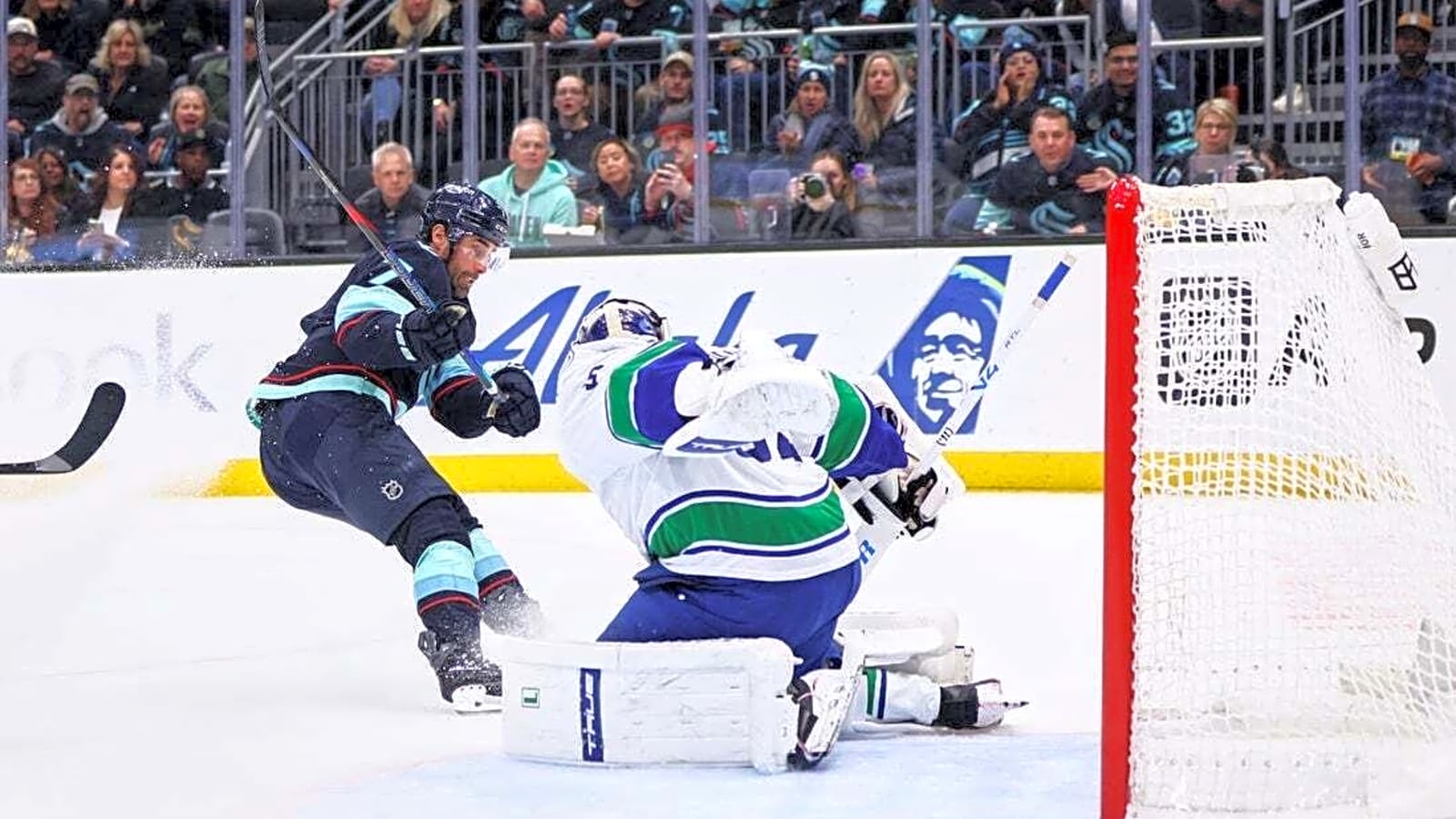 Jordan Eberle leads Kraken past woeful Canucks