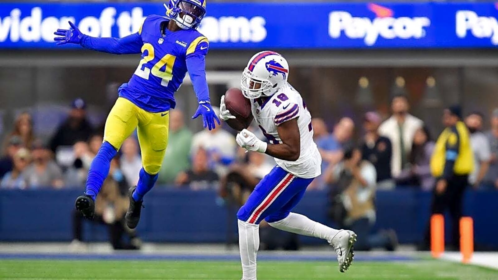 Report: WR Amari Cooper informs Raiders he&#39;s retiring