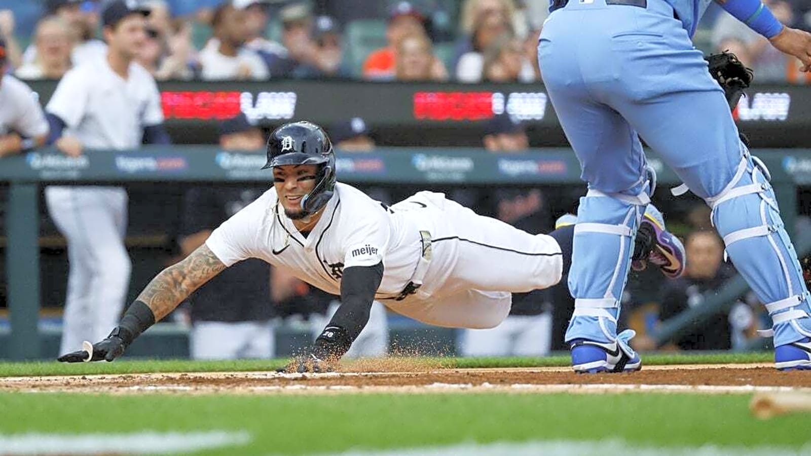 Pair of timely homers help Tigers top Royals, win 5th straight
