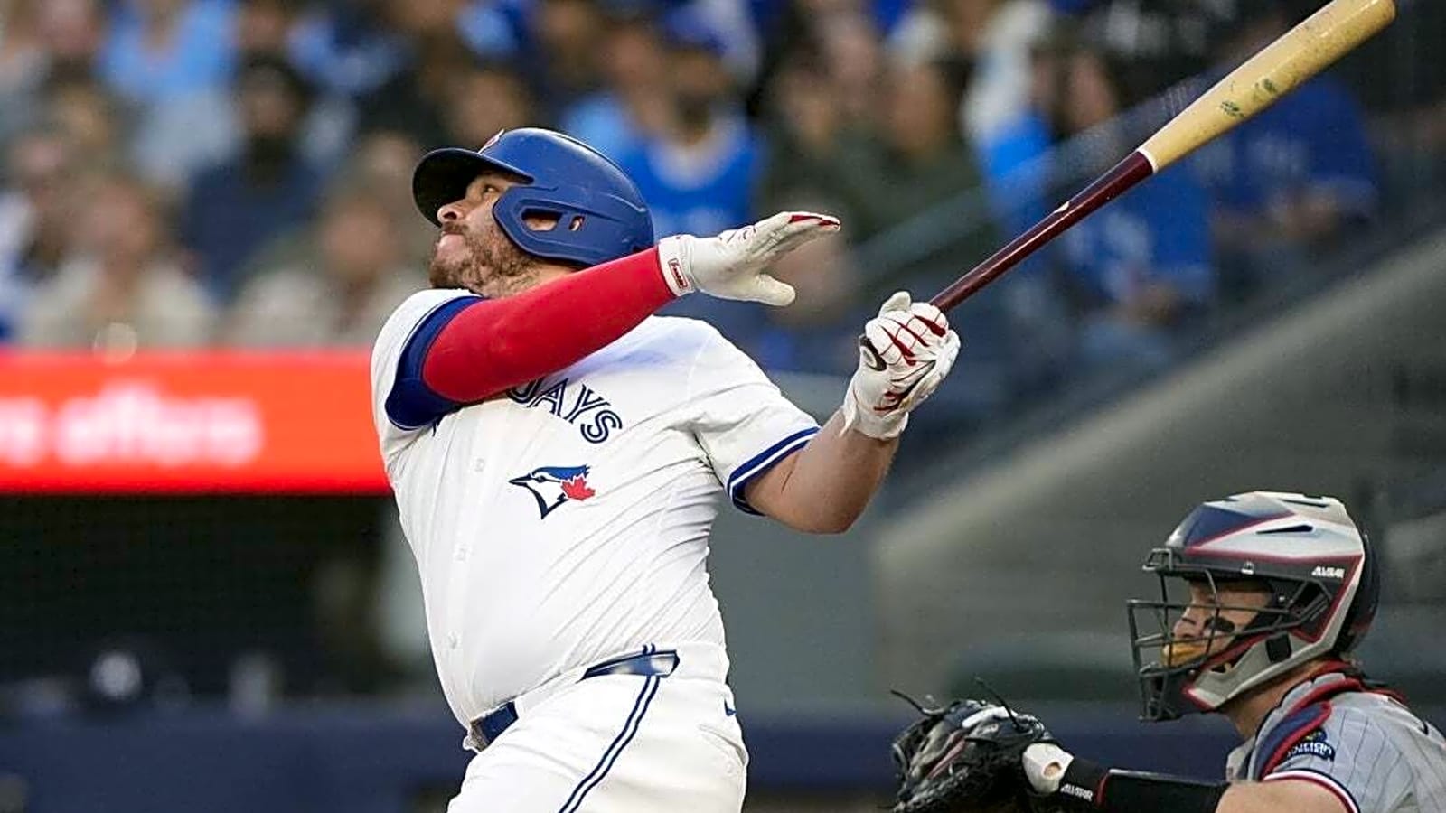 Blue Jays bats beat up on struggling Twins