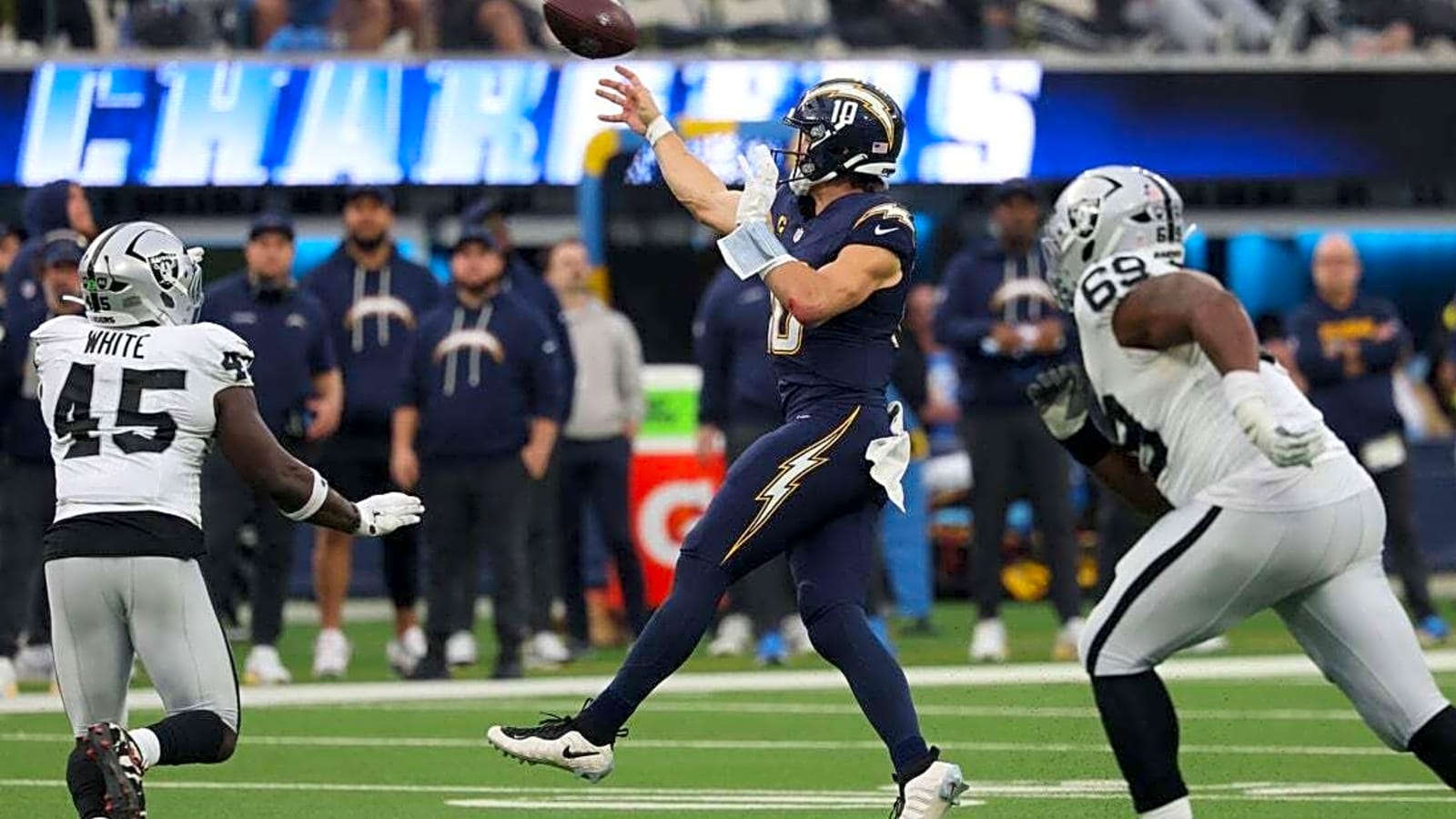 Kimani Vidal's 59-yard TD sparks run-heavy Chargers past Raiders