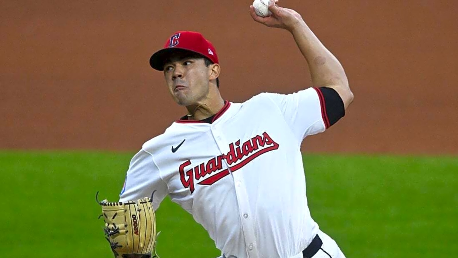 Hard-charging Guardians pursue 11th straight win in finale vs. Twins