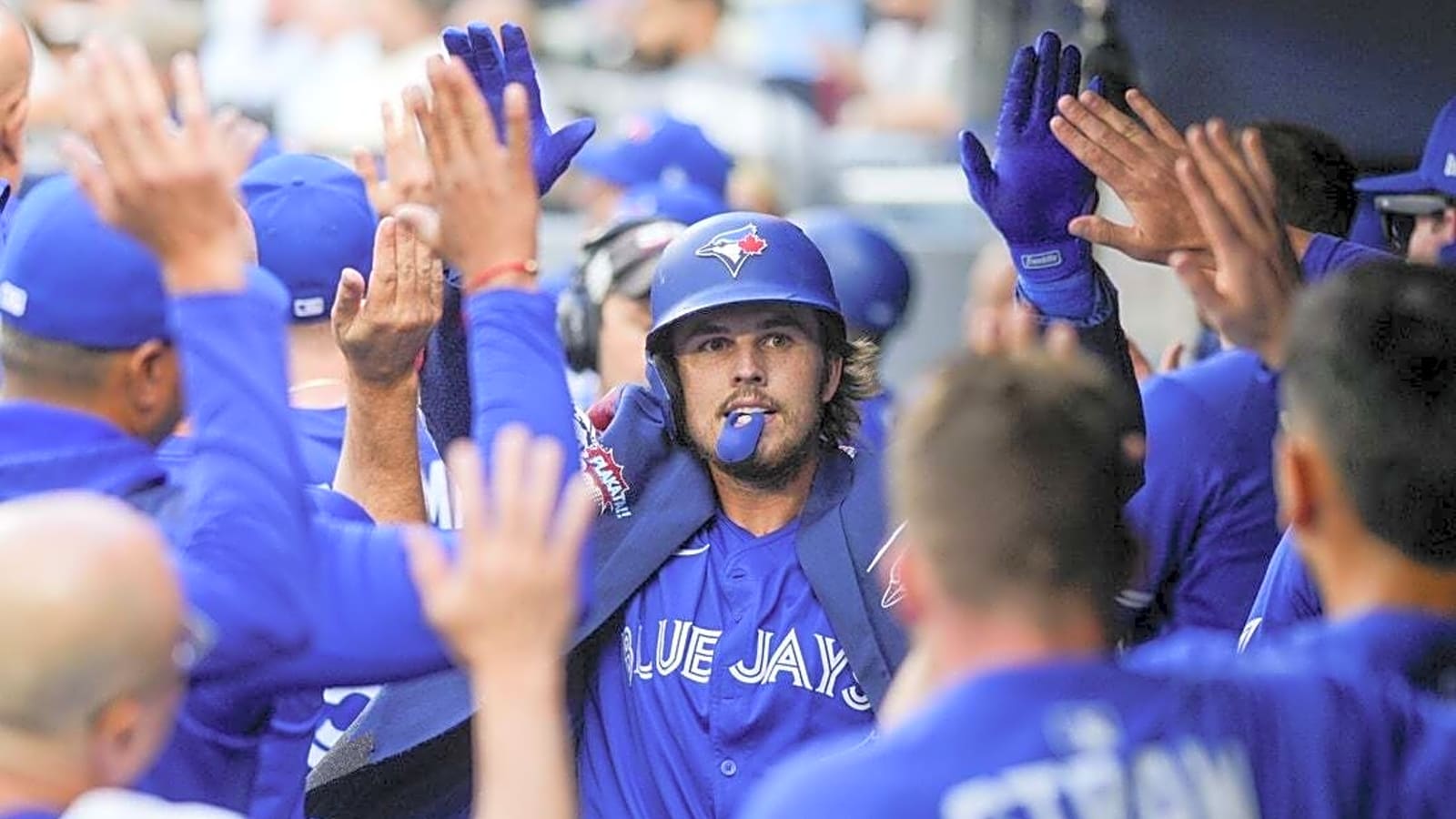 Jays squander 8-run lead, recover to tie Yanks for first in East