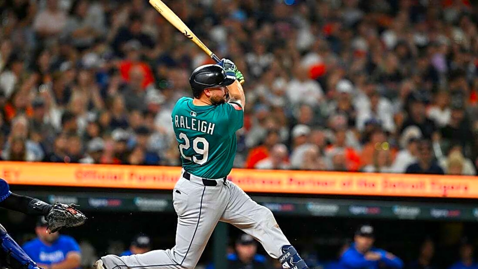Cal Raleigh smacks two more HRs, Mariners beat Tigers