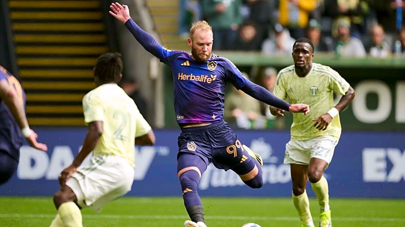 Timbers salvage draw vs. Galaxy despite early red card