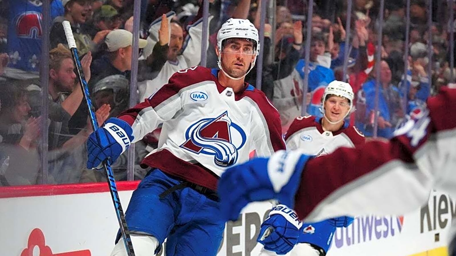 Brock Nelson, Nathan MacKinnon guide Avalanche past Kings